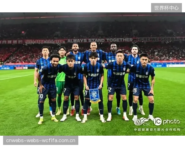 奥斯卡中路盘活全局，上海海港利用肋部穿插撕裂武汉三镇防线。